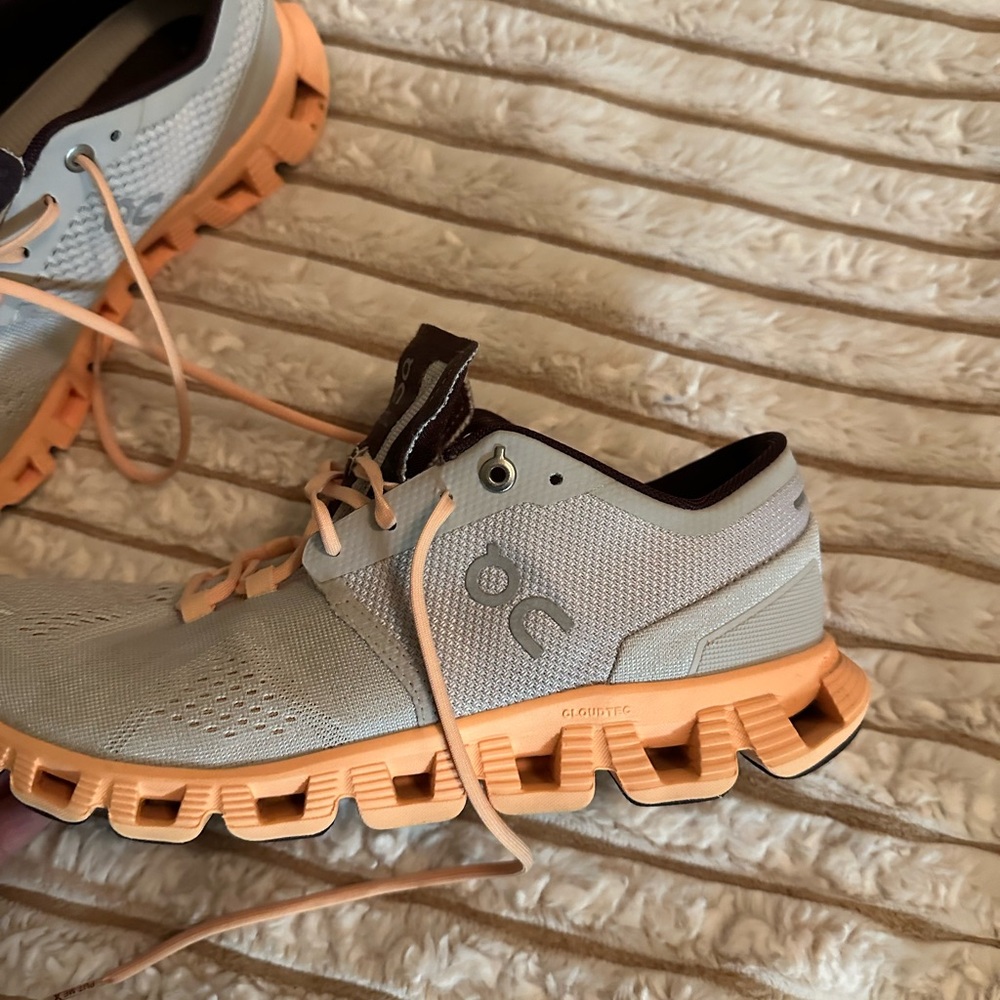 OnCloud Cloud X running shoes, size 8.5